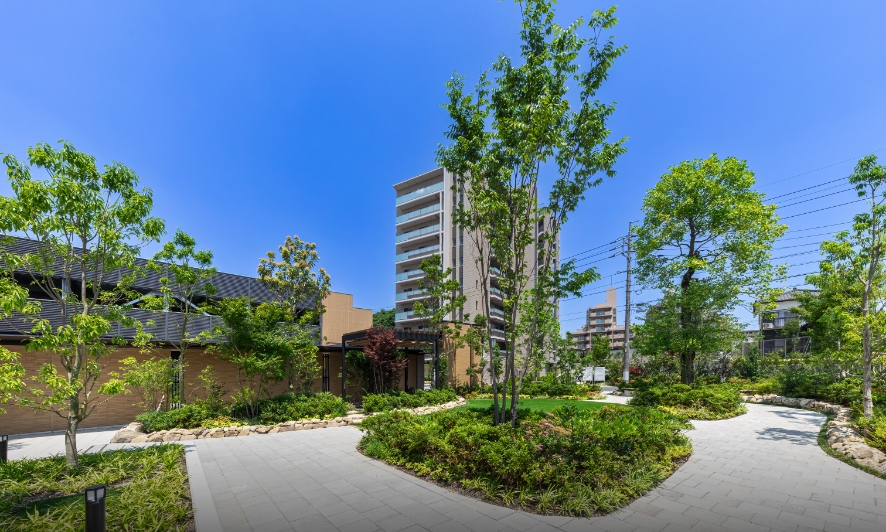 シーズンスクエア(手前敷地：シーズンフェイス、奧敷地?建物：パークフェイス)（2024年6月撮影）