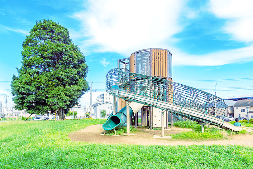 新鎌ふれあい公園（徒歩5分／約340m）