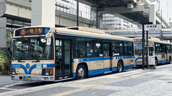 橫浜駅改札口前 バス停