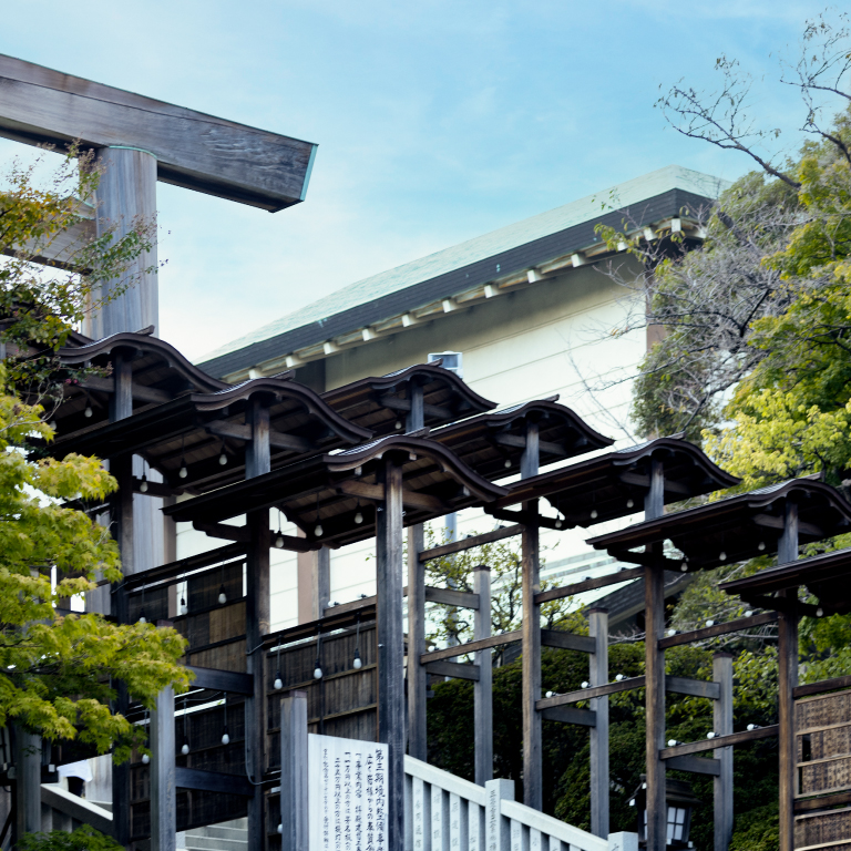 伊勢山皇大神宮 徒歩10分(約800m)