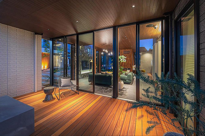 おしゃれなウッドデッキ